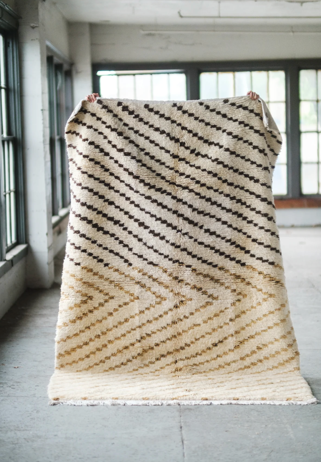 LA CRÈME AREA RUG