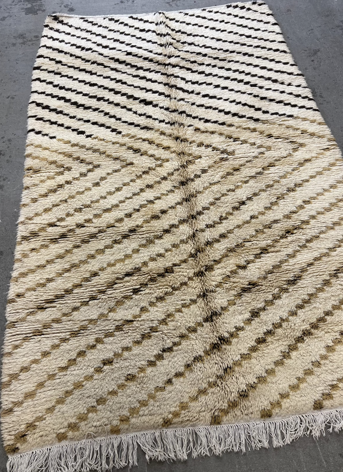 LA CRÈME AREA RUG