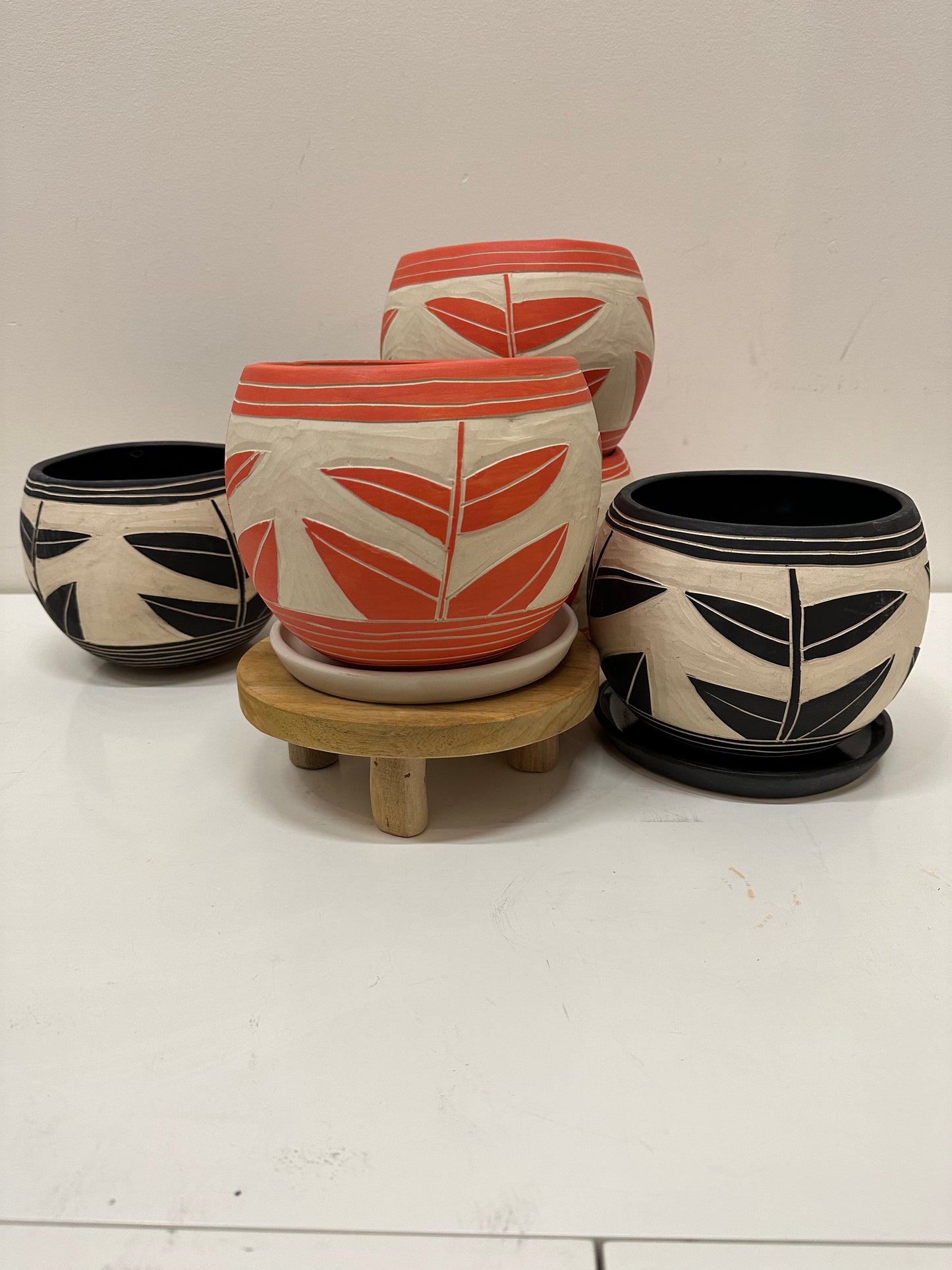 Niko Far West - Leaf Carved Planter - 6"