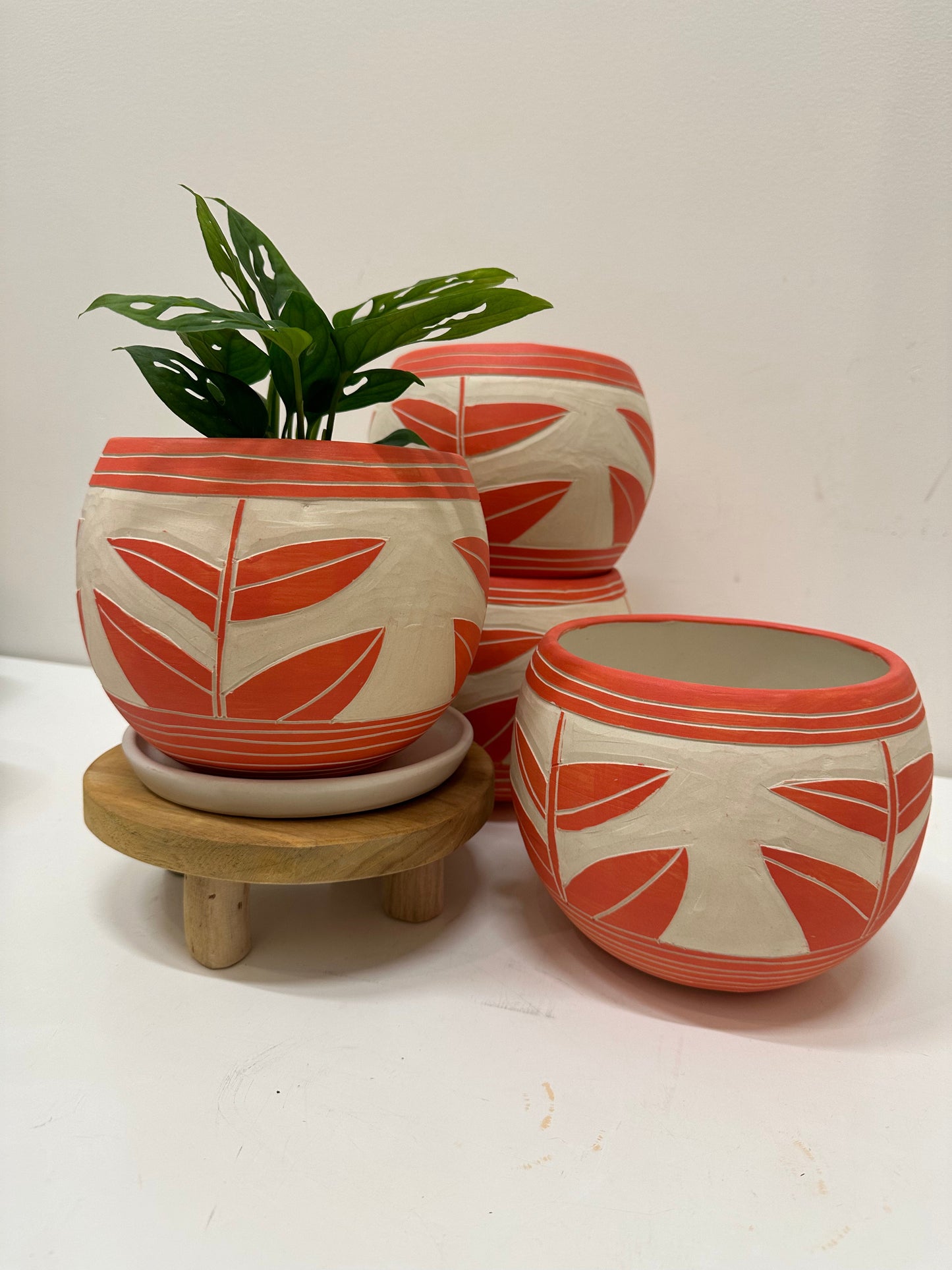Niko Far West - Leaf Carved Planter - 6"