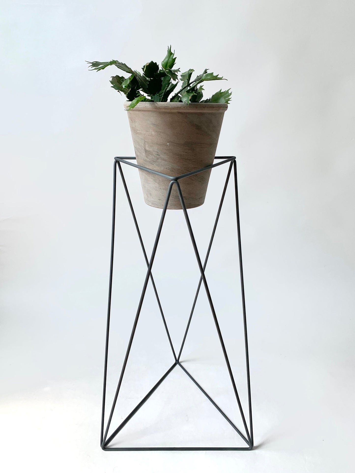Tri Quad 22" Plant Stand