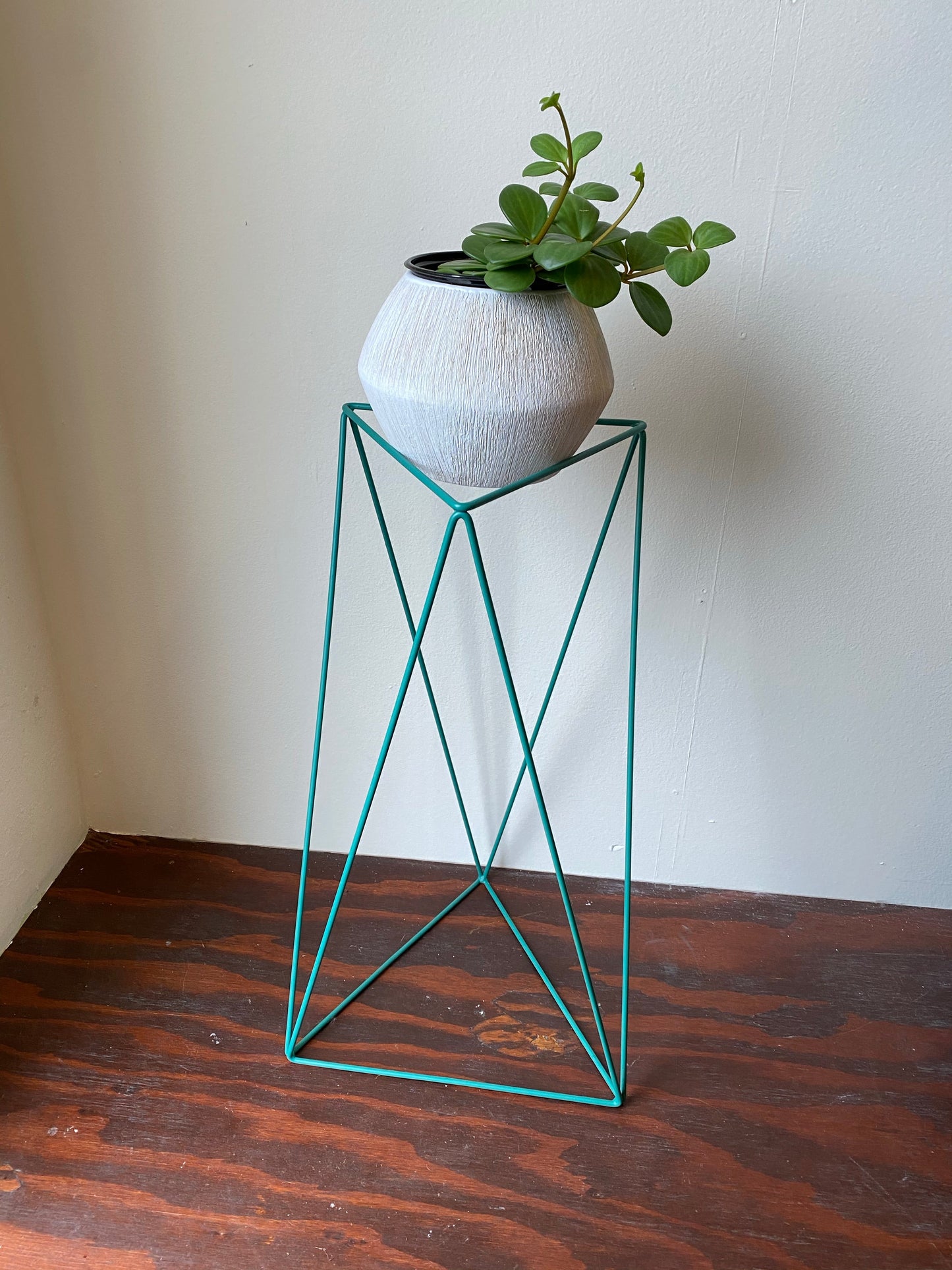 Tri Quad 22" Plant Stand