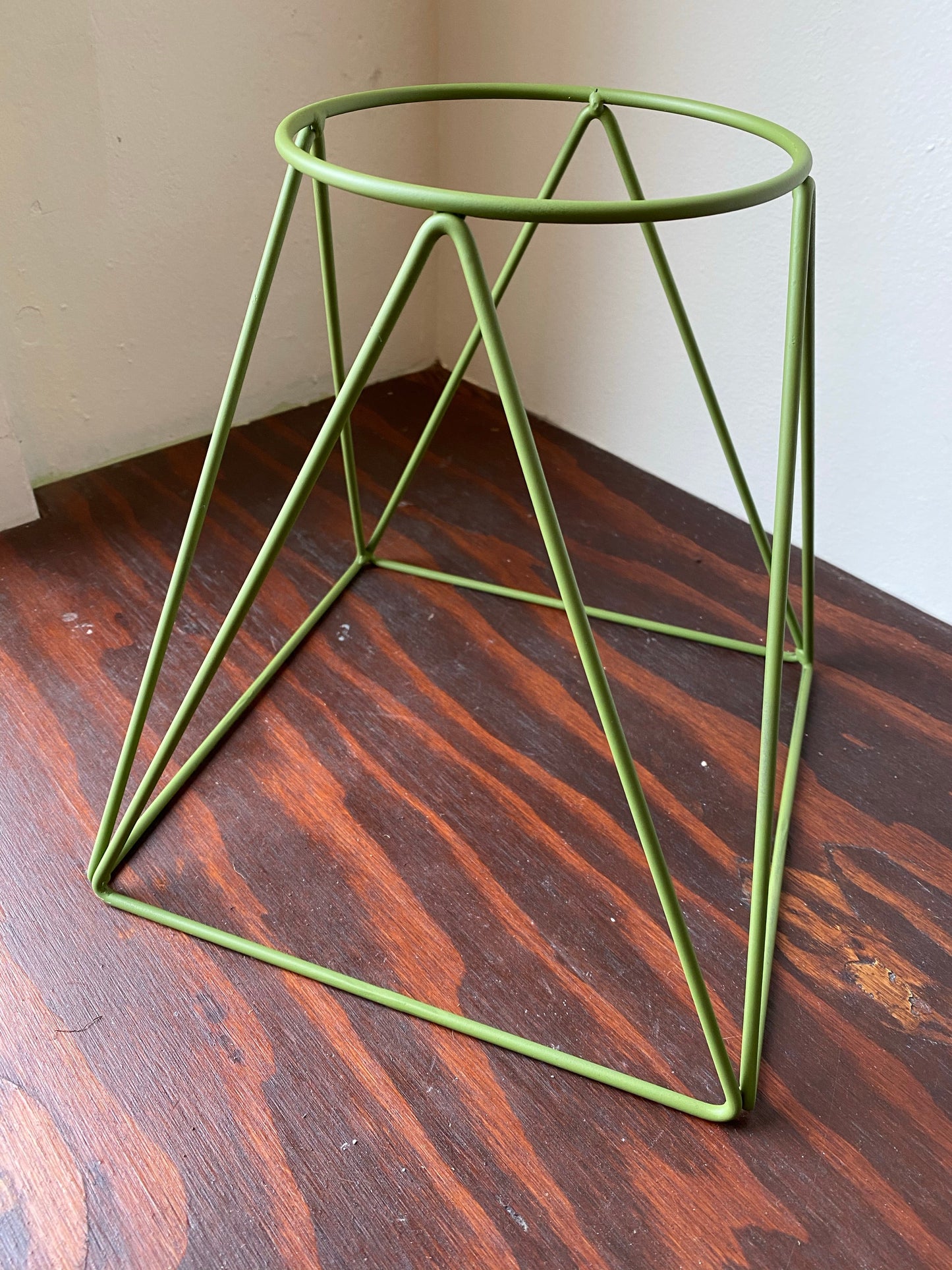 La Corona 10" Plant Stand